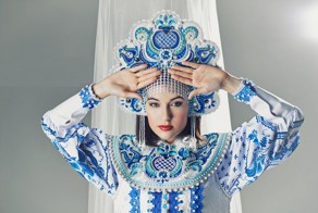  В гостях у сказки: Саша Грей в русском образе