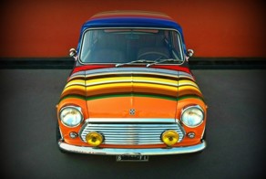Полосатый Mini Cooper 1973 отправился на аукцион
