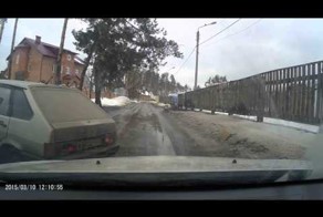 Девятку развернуло