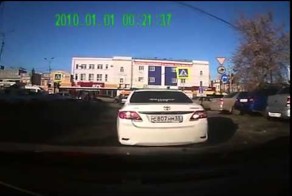 Сдала назад не глядя