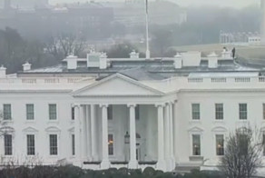 Пьяные телохранители Обамы въехали в ограждение Белого дома