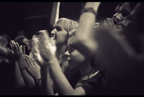 Этот мир не перестает радовать, похлопаем ему