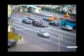 Байкер пошел на лобовое столкновение