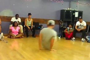 А ты говоришь ногу сломал 