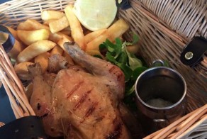 На бревне, на лопате: рестораны, которые перемудрили с подачей блюд