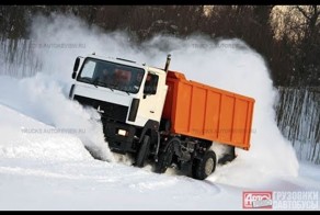 Дрифт на грузовиках / Занос грузовика на льду