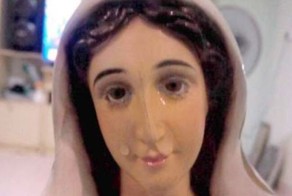 В Малайзии заплакала статуэтка Девы Марии