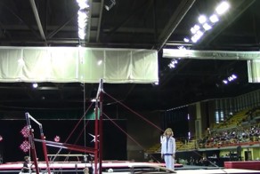 Тренер дважды спас гимнастку от переломов