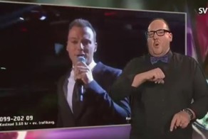 Переводчик жестового языка затмил своим выступлением музыкальное шоу 