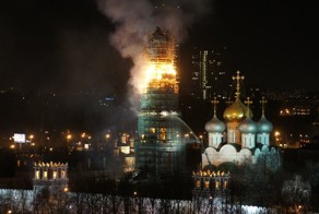В Москве загорелся Новодевичий монастырь (12 фото+4 видео)