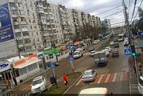 Наехал на дорожное ограждение и скрылся