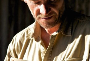 Суррогатный «родитель» для кенгурят Крис Барнс