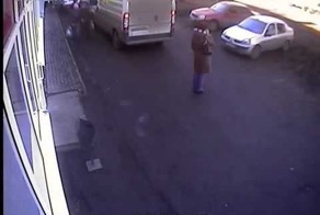 Женщина оказалась вне поля зрения водителя