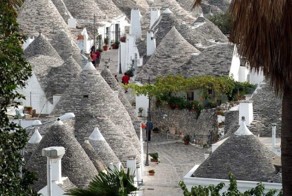 Необычные разборные домики - трулли в итальянском городке Альберобелло