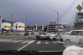 Столкновение ВАЗа и Мазды в Туапсе