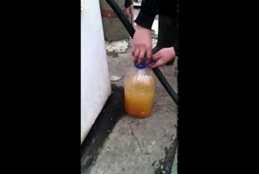 Почему запрещают заливать бензин в пластиковую и стеклянную тару