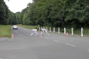 Розыгрыш: «Невидимая веревка»