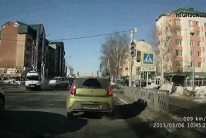 Подбил карету скорой помощи