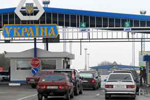 На границе с Новороссией украинские пограничники ставят в паспорта отм