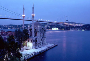 Турция отказалась пропустить через Босфор танкеры с СПГ на Украину