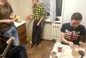 В общаге сыграли мелодию из "Токийский дрифт"