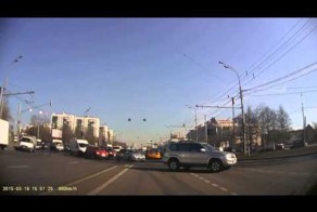 Подбил полицейскую машину