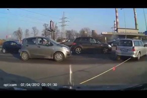 Буксировка и девушка за рулем