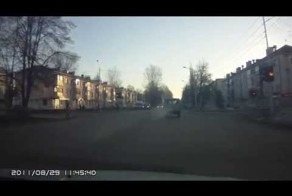 Слепой за рулем сбил девушку