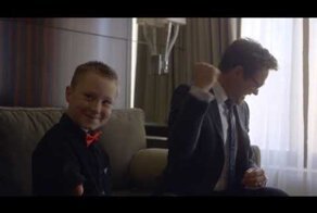 Железный человек вручает бионический протез