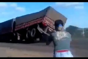 Подборка - Грузовики виляет хвостом