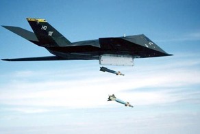 Как президент США Клинтон уничтожал конкурента американской валюты