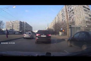 Баба на джипе