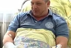 Ведущему детскому нейрохирургу Украины сломали руки - убирайся вон