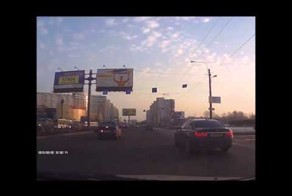 Микроавтобус атакует