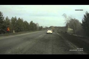 Фура ушла в кювет