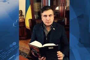 Рогозин посмеялся над «жующим книгу» Саакашвили