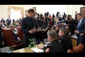 А в Киеве весело: Маски-шоу в Кабинете Министров