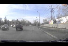 Женщина на Chery решила перестроиться