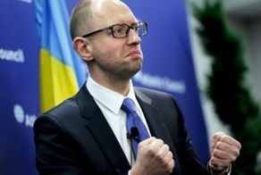 Яценюк  отправит фильм "Крым. Путь на Родину" в Гаагский трибунал