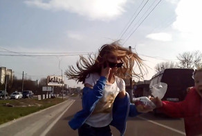 Наезд на маленьких девочек