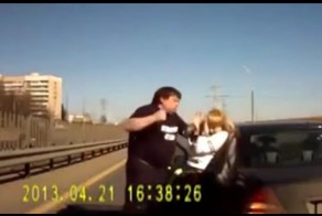 Отдубасил по заслугам