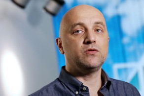 Фото с автоматом.