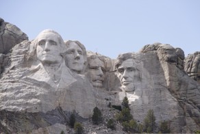 Самые известные гигантские статуи, высеченные в скалах