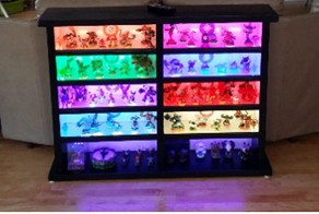 Полка с подсветкой для детских фигурок и игрушек