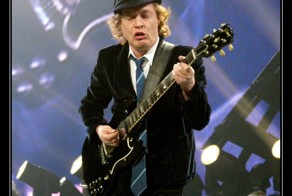 Сегодня день рождения Ангуса Янга