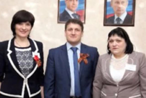 Харьковским учителям грозит увольнение за фото на фоне портрета Путина