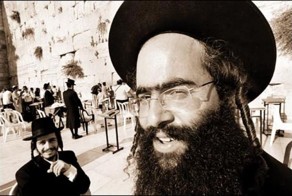 На цветах для Немцова начали зарабатывать