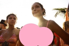 Как же её не ломает от такого веса?