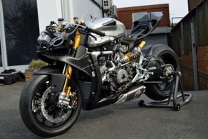 Уличный боец Ducati 1199 Panigale Nuda Veloce