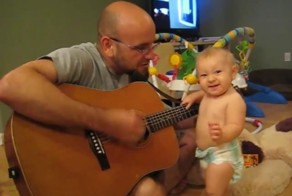 Малыш любит Bon Jovi